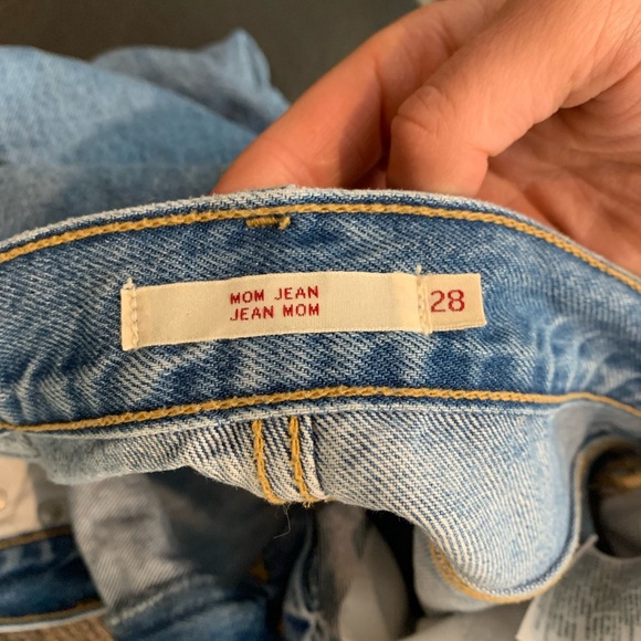 Levi’s High Waisted Mom Jean - Picture 3 of 5